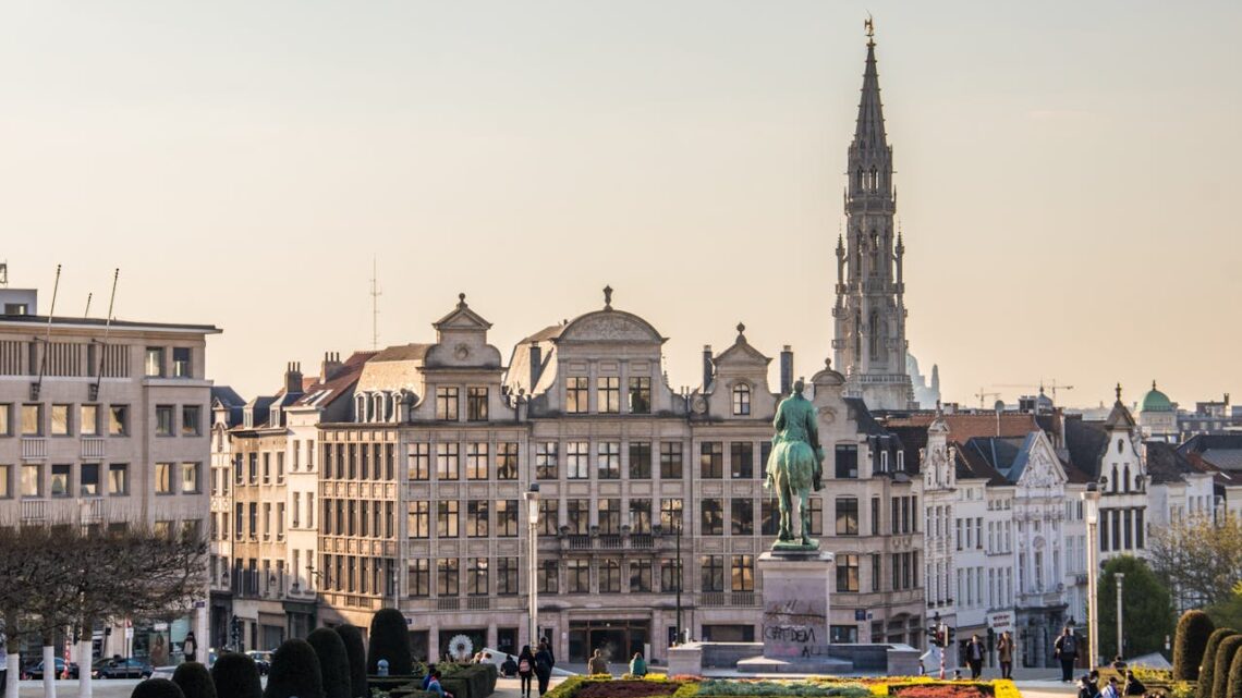 Holland og Belgien: Rejseoplevelser i Europas hjerte Holland og Belgien: Rejseoplevelser i Europas hjerte